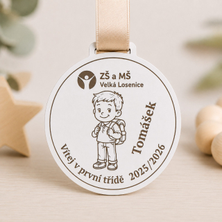 Dřevěná gravírovaná medaile pro prvňáčky – Vítej v první třídě